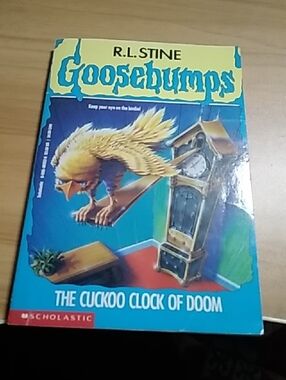 Scholastic Goosebumps The Cuckoo Clock of Doom - Blue & Yellow Cover